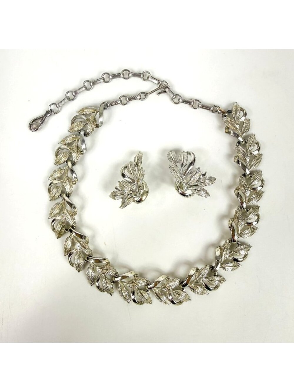Vintage Coro Silver Tone Overlapping Leaf Necklace & Clip-On Earrings Set